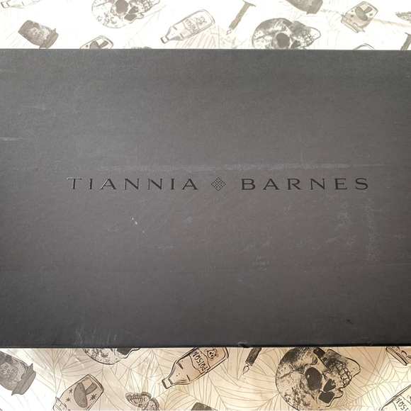 TIANNIA BARNES imptd from Italy, designer Green/metallic green leather trainers - Picture 7 of 7